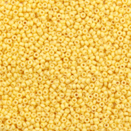 Miyuki 15/0 rocailles Duracoat opaque banana yellow 15-4452
