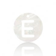 Schelp hanger special letter E White (natuurlijke kleur)