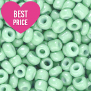 Rocailles 12/0 (2mm) Spring bud green