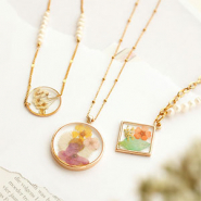 Inspiratiesets SPRING VIBES!  met bedels en tussenstukken met gedroogde bloemetjes