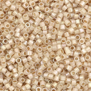Miyuki kralen 11/0 delica's Beige lined opal AB DB-1731