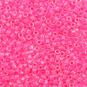 Miyuki kralen 11/0 delica's Luminous wild strawberry pink DB-2035