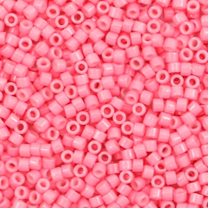 Miyuki kralen 11/0 delica's Duracoat opaque dyed carnation pink DB-2117