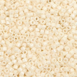 Miyuki kralen 11/0 delica's Opaque dark cream beige DB-732
