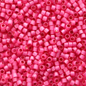 Miyuki kralen 11/0 delica's Duracoat semi frosted silverlined dyed hibiscus pink DB-2175