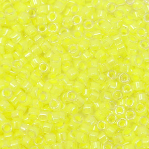 Miyuki kralen 11/0 delica's Luminous lime aid yellow DB-2031