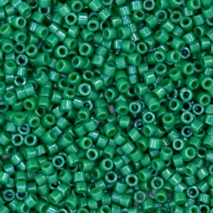 Miyuki kralen 11/0 delica's Opaque dyed green DB-656