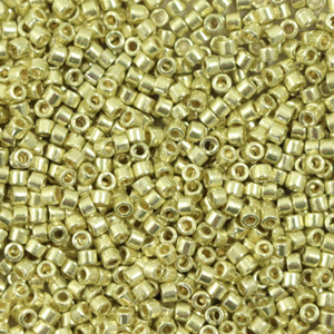 Miyuki kralen 11/0 delica's Duracoat galvanized pale soft gold DB-2502