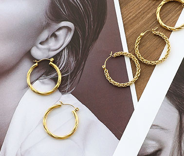 Shop nu de nieuwe collectie stainless steel oorbellen Shop nu de nieuwe collectie stainless steel oorbellen