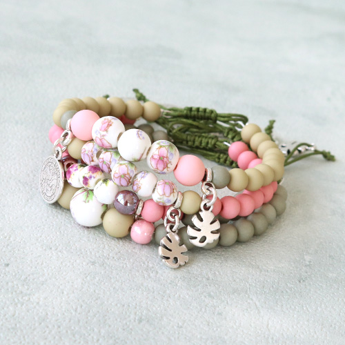 Geweldige armbandjes met keramiek kralen 
