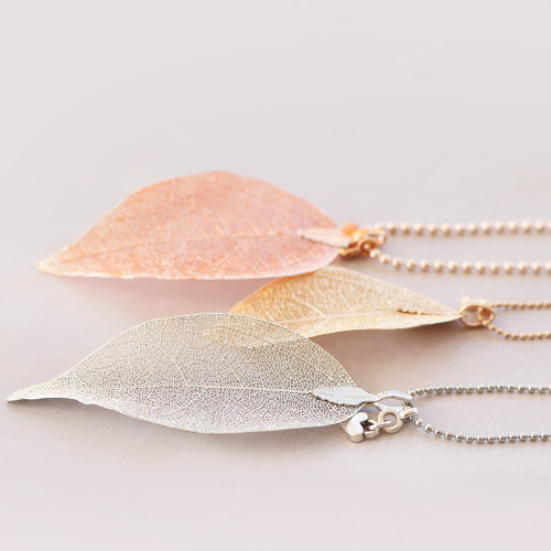 Cre&euml;er prachtige kettingen met onze blad hangers met &eacute;chte bladeren!