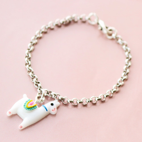 Kindersieraden maken? Met de nieuwe unicorn hangers van resin!