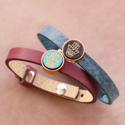 Nieuwe inspiratie met houten cabochons, Cuoio armbanden en macram&eacute; draad