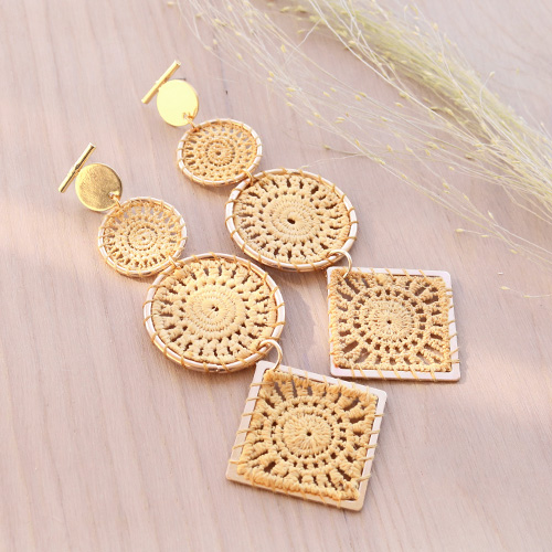 DIY: oorbellen in soutache stijl met geweven hangers