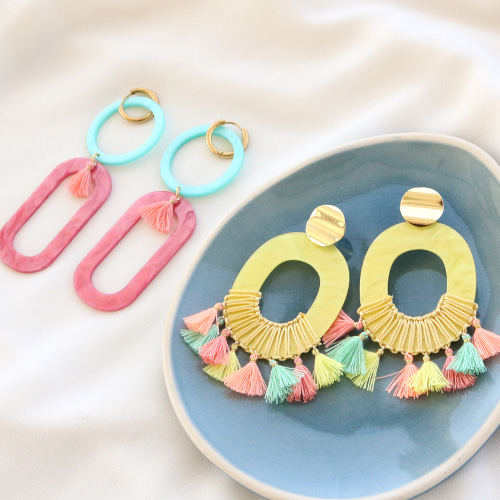 Zomerse statement oorbellen maken met resin hangers