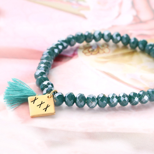 Snelle facetarmbandjes met bedeltjes en kwastjes