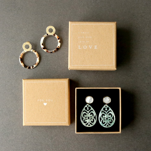 Maak super toffe oorbellen met onze nieuwe collectie trendy resin hangers