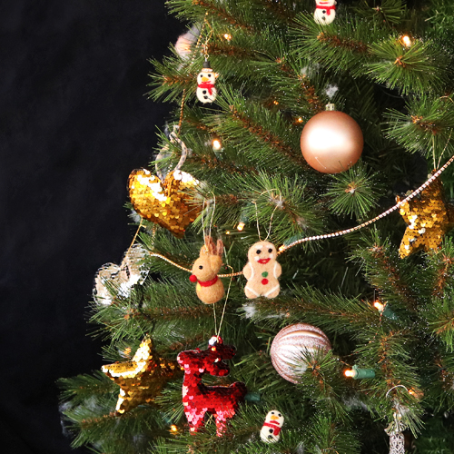 Maak de leukste kersthangers met onze nieuwe collectie kerstfiguren van vilt en pailletten