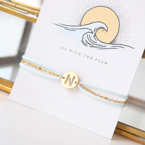 Aan de slag! Maak leuke armbandjes met draad van satijn: 