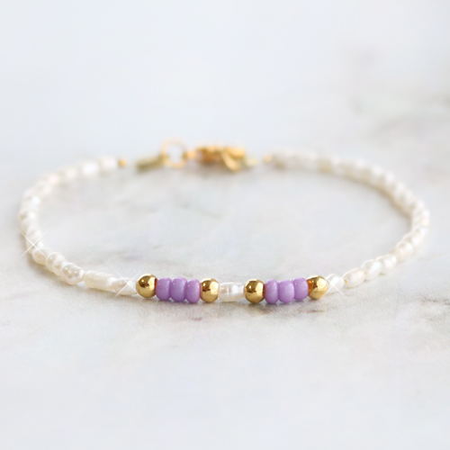 Laat je inspireren en maak zomerse items met macram&eacute; draad, zoetwaterparels en schelpkralen: 