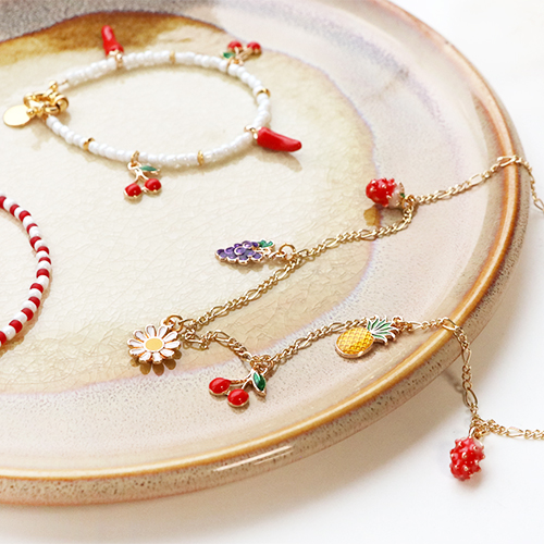 Cre&euml;er trendy sieraden met de kleurrijke funky fruit en bloemen bedels  