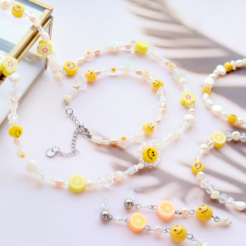Ontwerp trendy sieraden met de trend items van deze zomer! 