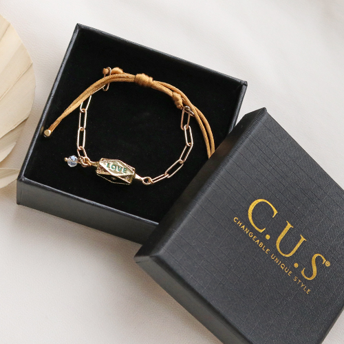 Cre&euml;er mooie sieraden met een boodschap met deze C.U.S&reg; sieraden message beads