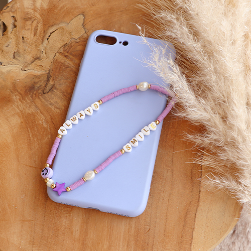 Get creative met deze trendy acryl letterkralen en maak hippe telefoonkoorden