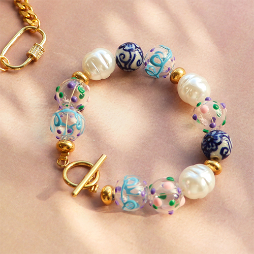 Zo verwerk je handgeschilderde glaskralen in je sieraden