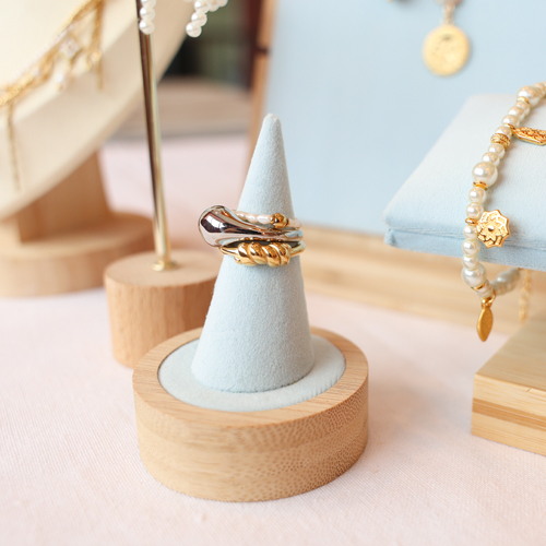 Maak een mooie sieraden presentatie met houten displays 