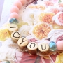 Armbandjes gepersonaliseerd met letterkralen van DQ metaal