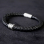 Mannensieraden met stoere kralen en natuurlijke materialen