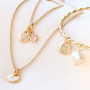 Maak minimalistische sieraden met trendy nieuwe initial bedels