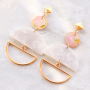 The bigger, the better: statement oorbellen van resin hangers!
