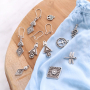 DQ metalen sieraden en sleutelhangers met een zacht kleurpallet