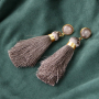DIY: musthave oorbellen maken met kleurrijke kwastjes hangers voor een herfstige look