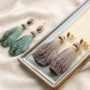 DIY: musthave oorbellen maken met kleurrijke kwastjes hangers voor een herfstige look