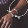 Armbanden maken met DQ trendy geweven koord doe je zo: