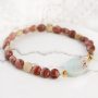 Bekijk hier hoe je de mooiste sieraden kunt maken met natuursteen kralen: