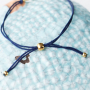 Zie hier hoe je met de evil eye kralen trendy armbandjes maakt: