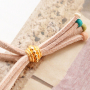 Armbanden en oorbellen met kokos kralen in een bohemian style: 