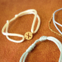 Aan de slag! Maak leuke armbandjes met draad van satijn: 