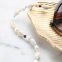 Laat je inspireren en maak zomerse items met macram&eacute; draad, zoetwaterparels en schelpkralen: 