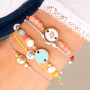 Deze sieraden kun je maken met DQ metalen zodiac kralen en macram&eacute; draad: 