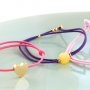 Ga aan de slag met gekleurd elastiek en maak trendy armbanden!