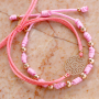 Deze trendy armbanden kun je maken met het nieuwe macram&eacute; draad