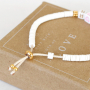 Zie hier hoe je zelf leuke armbanden kunt maken met letterkralen: 