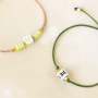 Zie hier hoe je zelf leuke armbanden kunt maken met letterkralen: 