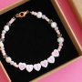  Deze armbanden maak je met de nieuwste acryl letterkralen: 