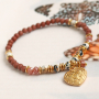 Benieuwd hoe je stijlvolle sieraden maakt met natuursteen kralen? Bekijk dan deze inspiratie: 
